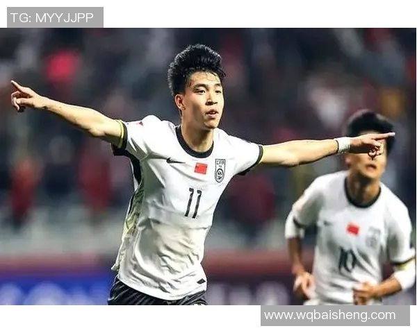 足球明星用真情温暖球迷心灵传递爱的力量与希望